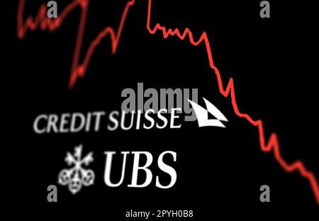 New York, USA, März 2023: Weißes Logo der Credit Suisse auf einem Diagramm zur Entwicklung der Börsenleistung. Im März 2023 kaufte UBS Credit Suisse für 3B CHF auf Lager. Zur Veranschaulichung Stockfoto