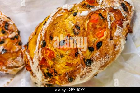 Brötchen Baguettes Kuchen und anderes Gebäck im Chedraui Supermarkt Mexiko. Stockfoto