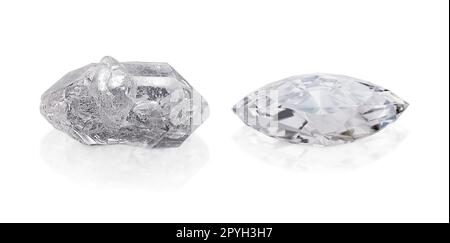 Blendender Diamant vor und nach dem ungeschnittenen Schnitt auf weißem Hintergrund Stockfoto