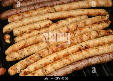 Wir rauchten Fleischwurst auf dem Grill Stockfoto