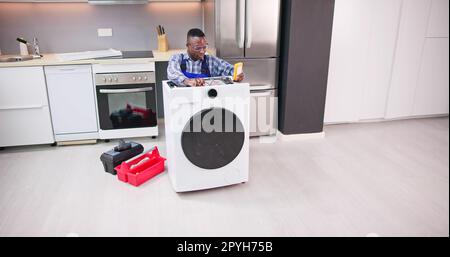 Reparatur Und Installation Von Waschmaschinen Stockfoto