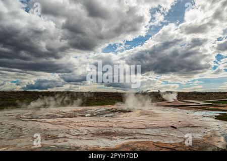 Dampfende Quellen und Fumarolen in Hveravellir, Island Stockfoto