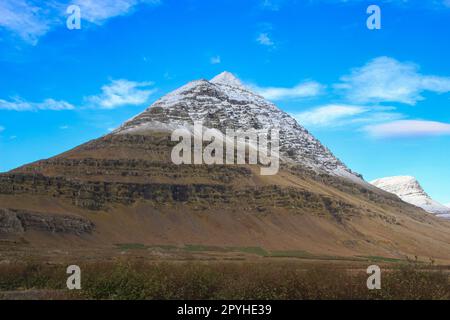 Der Bulandstindur oder Pyramide in Island Stockfoto
