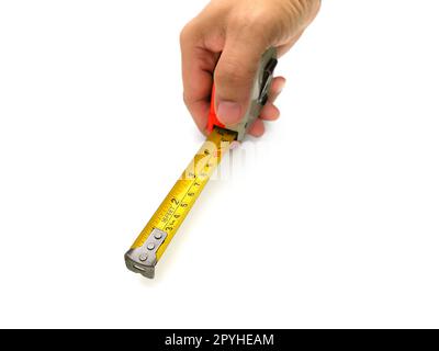 Bauroulette in der Hand auf weißem Hintergrund Stockfoto