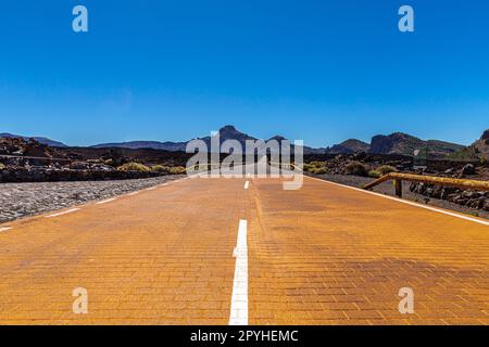 TF-38 am Mirador de las Narices del Teide mit Blick auf El Sombrero Stockfoto