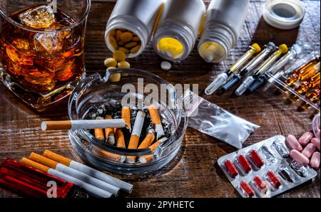 Süchtig machenden Substanzen, einschließlich Alkohol, Zigaretten und Drogen Stockfoto