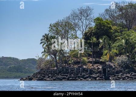 Der Chiriqui River, kurz bevor er in den Golf von Chiriqui, Panama, eindringt Stockfoto