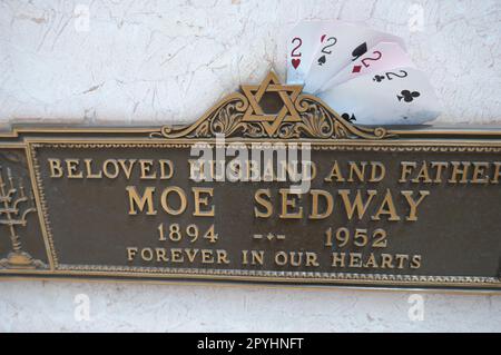 Los Angeles, Kalifornien, USA 1. Mai 2023 Moe Sedway Grab im Beth Olam Mausoleum auf dem Hollywood Forever Cemetery am 1. Mai 2023 in Los Angeles, Kalifornien, USA. Foto: Barry King/Alamy Stock Photo Stockfoto