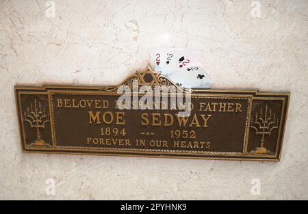 Los Angeles, Kalifornien, USA 1. Mai 2023 Moe Sedway Grab im Beth Olam Mausoleum auf dem Hollywood Forever Cemetery am 1. Mai 2023 in Los Angeles, Kalifornien, USA. Foto: Barry King/Alamy Stock Photo Stockfoto