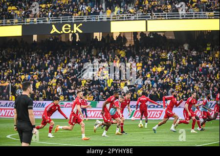 Olympiacos FC-Spieler während des Aufwärmvorgangs vor der griechischen Super League, Playoff-Spiel zwischen AEK FC und Olympiacos FC in der OPAP Arena am 3. Mai 2023 in Ath Stockfoto