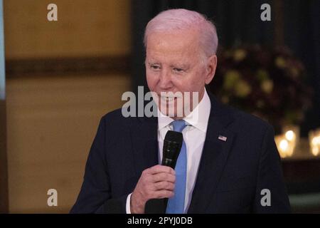 Washington, Usa. 03. Mai 2023. Präsident Joe Biden spricht am Mittwoch, den 3. Mai 2023, während eines Empfangs und Abendessens für die Combatant Commanders im State Dining Room im Weißen Haus in Washington DC. Foto: Bonnie Cash/UPI Credit: UPI/Alamy Live News Stockfoto