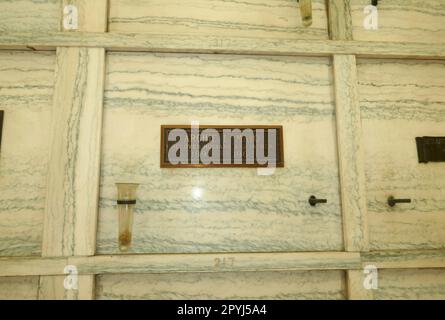 Los Angeles, Kalifornien, USA 1. Mai 2023 Direktor Archie Mayo Grave im Beth Olam Mausoleum auf dem Hollywood Forever Cemetery am 1. Mai 2023 in Los Angeles, Kalifornien, USA. Foto: Barry King/Alamy Stock Photo Stockfoto