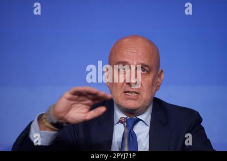 Bukarest, Rumänien. 3. Mai 2023: Dumitru Costin, Präsident des National Trade Union Bloc (BNS), spricht auf einer Pressekonferenz zum Abschluss des Kongresses "FIFPRO Division Europe General Assembly 2023", der vom Verband der Fußballgewerkschafter aus Europa veranstaltet wird. In Partnerschaft mit der Tochtergesellschaft National Trade Union Bloc (BNS) und dem Verband der Amateur- und NichtAmateurfußballer (AFAN) aus Rumänien in Bukarest. Kredit: Lucian Alecu/Alamy Live News Stockfoto