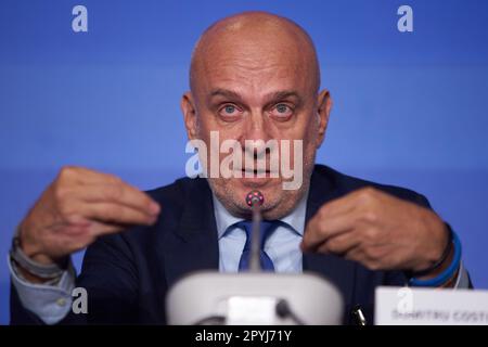 Bukarest, Rumänien. 3. Mai 2023: Dumitru Costin, Präsident des National Trade Union Bloc (BNS), spricht auf einer Pressekonferenz zum Abschluss des Kongresses "FIFPRO Division Europe General Assembly 2023", der vom Verband der Fußballgewerkschafter aus Europa veranstaltet wird. In Partnerschaft mit der Tochtergesellschaft National Trade Union Bloc (BNS) und dem Verband der Amateur- und NichtAmateurfußballer (AFAN) aus Rumänien in Bukarest. Kredit: Lucian Alecu/Alamy Live News Stockfoto