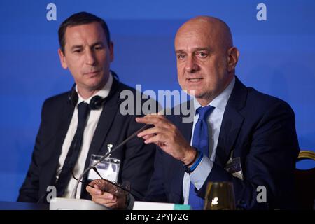 Bukarest, Rumänien. 3. Mai 2023: Dumitru Costin, Präsident des National Trade Union Bloc (BNS), spricht auf einer Pressekonferenz zum Abschluss des Kongresses "FIFPRO Division Europe General Assembly 2023", der vom Verband der Fußballgewerkschafter aus Europa veranstaltet wird. In Partnerschaft mit der Tochtergesellschaft National Trade Union Bloc (BNS) und dem Verband der Amateur- und NichtAmateurfußballer (AFAN) aus Rumänien in Bukarest. Kredit: Lucian Alecu/Alamy Live News Stockfoto