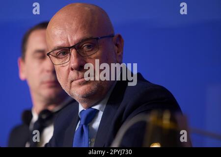 Bukarest, Rumänien. 3. Mai 2023: Dumitru Costin, Präsident des National Trade Union Bloc (BNS), anlässlich einer Pressekonferenz zum Abschluss des Kongresses "FIFPRO Division Europe General Assembly 2023", der vom Verband der Fußballgewerkschaften aus Europa veranstaltet wurde; In Partnerschaft mit der Tochtergesellschaft National Trade Union Bloc (BNS) und dem Verband der Amateur- und NichtAmateurfußballer (AFAN) aus Rumänien in Bukarest. Kredit: Lucian Alecu/Alamy Live News Stockfoto