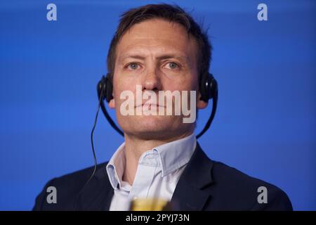 Bukarest, Rumänien. 3. Mai 2023: Joachim Walltin, Generalsekretär der FIFPRO Europe, anlässlich einer Pressekonferenz zum Abschluß des Kongresses "FIFPRO Division Europe General Assembly 2023", der vom Verband der Fußballgewerkschaften aus Europa veranstaltet wurde; In Partnerschaft mit der Tochtergesellschaft National Trade Union Bloc (BNS) und dem Verband der Amateur- und NichtAmateurfußballer (AFAN) aus Rumänien in Bukarest. Kredit: Lucian Alecu/Alamy Live News Stockfoto