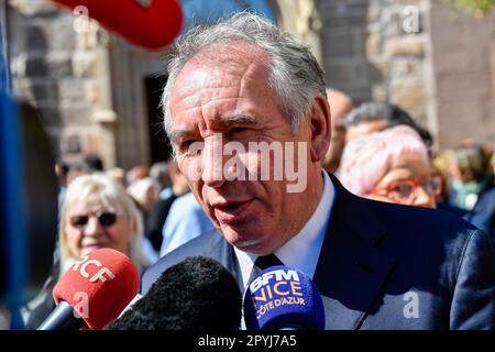 Frejus, Frankreich. 03. Mai 2023. Francois Bayrou wird bei der Beerdigung gesehen. Die Beerdigung des französischen Politikers FranÁois Leotard findet in Frejus statt. Kredit: SOPA Images Limited/Alamy Live News Stockfoto