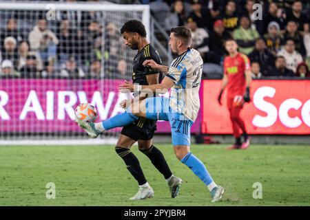 Kai Wagner (27), Verteidiger der Philadelphia Union, gewinnt beim Halbfinale der CONCACAF Champions League den Sieg gegen den LAFC-Mittelfeldspieler Timothy Tillman (11) Stockfoto