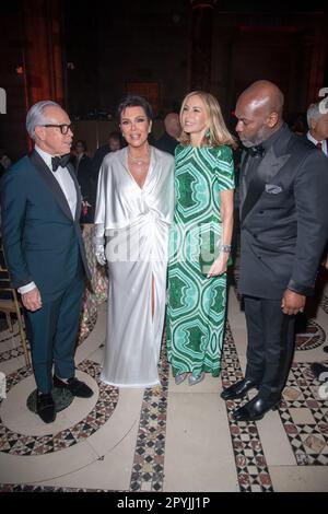 New York, Usa. 03. Mai 2023. NEW YORK, NEW YORK - MAI 03: (L-R) Tommy Hilfiger, Kris Jenner, Dee Ocleppo und Corey Gamble nehmen am 03. Mai 2023 in New York City an den jährlichen ACE Awards des Accessories Council 27. auf der Cipriani 42. Street Teil. Kredit: Ron Adar/Alamy Live News Stockfoto