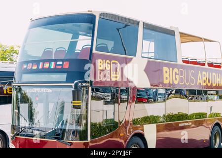 15. Januar 2023, Abu Dhabi, Vereinigte Arabische Emirate: Bigbus - beliebter Transport für Touristen Stockfoto