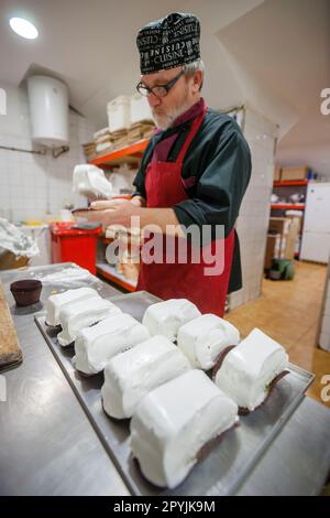 Fabricacion artesanal de Quartos Embatumats, Jordi Cassasayas, bomboneria confiteria Can Frasquet, Palma, Mallorca, Islas Baleares, España, europa Stockfoto