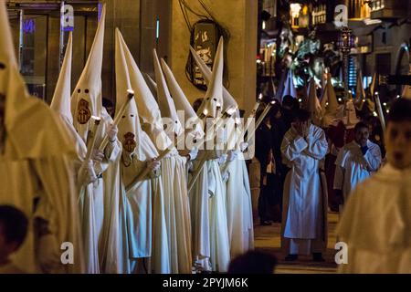 Cofrades en la plaza Major, procession de jueves santo, Palma, Mallorca, Islas Baleares, España Stockfoto