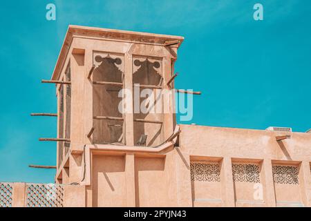 Al Fahidi traditioneller arabischer Windturm für Belüftung und Klimatisierung im historischen Viertel und Viertel Bur Dubai Stockfoto