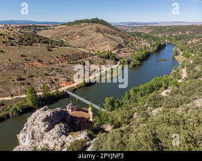 rio Duero y ermita de San Saturio, Soria, Comunidad Autónoma de Castilla, Spanien, Europa Stockfoto