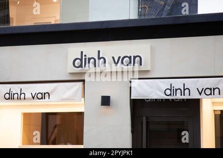 lyon , Aura Frankreich - 05 01 2023 : Dinh Van Jewellery Boutique Markenlogo und Textschild Fassade Laden kommerzielle Modegeschäfte Schmuck Stockfoto