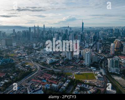 Luftblick auf Kuala Lumpur von Titiwangsa Stockfoto