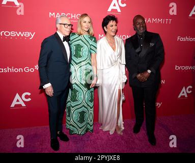 3. Mai 2023, New York, New York, USA: Tommy Hilfiger, Dee Ocleppo, Kris Jenner und Corey Gamble nehmen an den Accessoires Council 27. Annual ACE Awards in der Cipriani 42. Street in New York Teil. (Kreditbild: © Photo Image Press via ZUMA Press Wire) NUR ZUR REDAKTIONELLEN VERWENDUNG! Nicht für den kommerziellen GEBRAUCH! Stockfoto