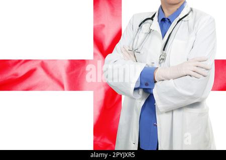 Doktor steht mit der Fahne Stockfoto