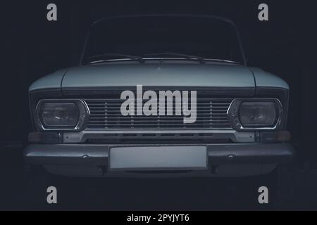 Close-up of front headlights and grille of a Soviet vintage car Stockfoto