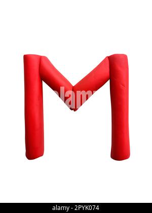 Handgefertigtes Plastikalphabet isoliert auf weißem Hintergrund. Englische bunte Buchstaben von Modelliermist Stockfoto