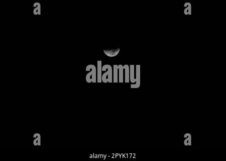 Der Mond am spanischen Himmel, Provinz Alicante, Costa Blanca, Spanien Stockfoto