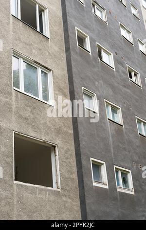 Leerstehendes altes Wohngebäude kurz vor dem Abriss im Stadtzentrum von Berlin Stockfoto