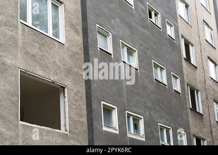 Leerstehendes altes Wohngebäude kurz vor dem Abriss im Stadtzentrum von Berlin Stockfoto