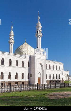 Fassade der Weißen Moschee des Bolgar State Historical and Architectural Museum-Reserve. Bezirk Spassky, Republik Tatarstan Stockfoto