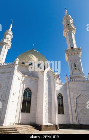 Außenansicht der Weißen Moschee des Bolgar State Historical and Architectural Museum-Reserve. Bezirk Spassky, Republik Tatarstan Stockfoto