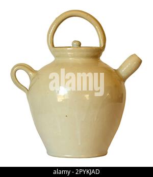 19. Century, französisch, gelb-glasierter Keramikkrug oder Wasserkruche, mit Deckel, isoliert auf weißem Hintergrund Stockfoto