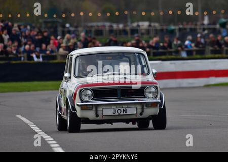 Lawrence Warr, Mini 1275 GT, Gordon Spice Trophy, Finale für Limousinen der Gruppe 1, die in den Jahren 1970 bis 1982 mit zwei 20-Minuten-Läufen gefahren sind Stockfoto