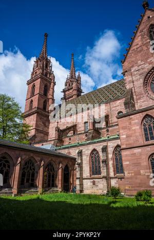 Basler Münster, ursprünglich eine katholische Kathedrale und heute eine reformierte protestantische Kirche. Die ursprüngliche Kathedrale wurde zwischen 1019 und 1500 in römischer Sprache erbaut Stockfoto