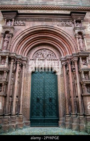 St. Gallen Portal mit Basler Münster, ursprünglich eine katholische Kathedrale und heute eine reformierte protestantische Kirche. Die ursprüngliche Kathedrale wurde dazwischen erbaut Stockfoto