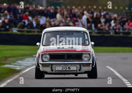 Lawrence Warr, Mini 1275 GT, Gordon Spice Trophy, Finale für Limousinen der Gruppe 1, die in den Jahren 1970 bis 1982 mit zwei 20-Minuten-Läufen gefahren sind Stockfoto