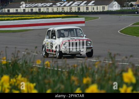 Lawrence Warr, Mini 1275 GT, Gordon Spice Trophy, Finale für Limousinen der Gruppe 1, die in den Jahren 1970 bis 1982 mit zwei 20-Minuten-Läufen gefahren sind Stockfoto