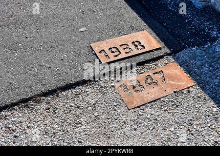 Rasner Brücken, Straßenbelag, Asphalt, Beton, Rusel, Schotter, unbefestigt, Anforderungen, Wechsel, 1847, 1938, 2008, Belag, Art, Dicke, Tafel, Jahres Stockfoto