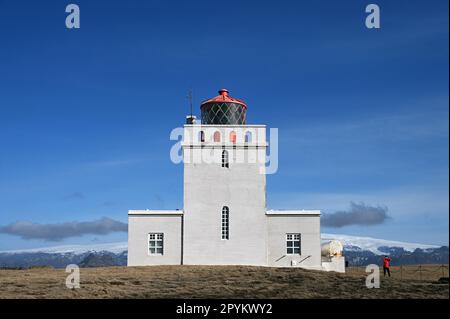 Der Leuchtturm Dyrholaey an der Südküste Islands. Stockfoto