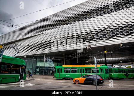 Die neue Messe Basel ist eines der neueren Wahrzeichen der Stadt. Die zentrale Architektur Stockfoto