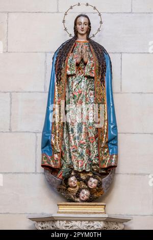 Maria Inmaculada, Schnitzerei aus dem 16. Jahrhundert, Gregorio Fernandez, Kapelle der Unbefleckten, Kloster San Juan de los Reyes, Toledo, Castilla-La Mancha, Stockfoto